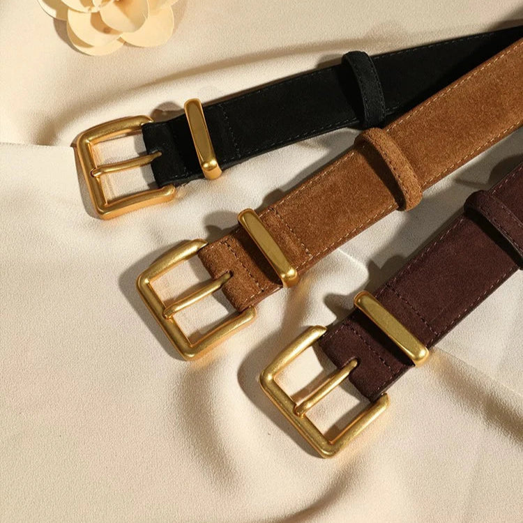 Zamszowy pasek ze złotą klamerką