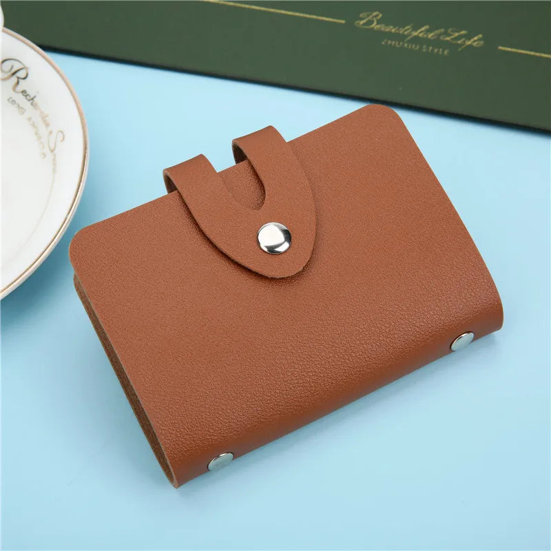 Minimalistyczne etui na 24 karty