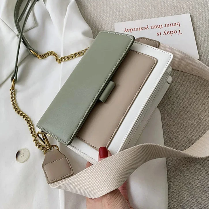 Torebka z klapką z dwoma paskami