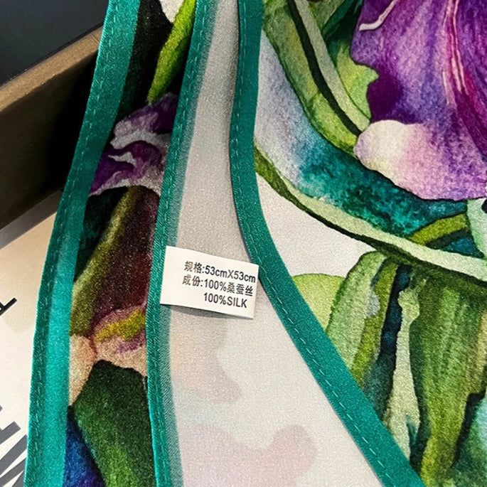 Jedwabna chusta w fioletowe kwiaty