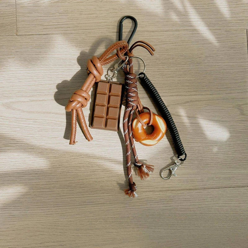 Zawieszka tabliczka czekolady, precel ze sznurkami