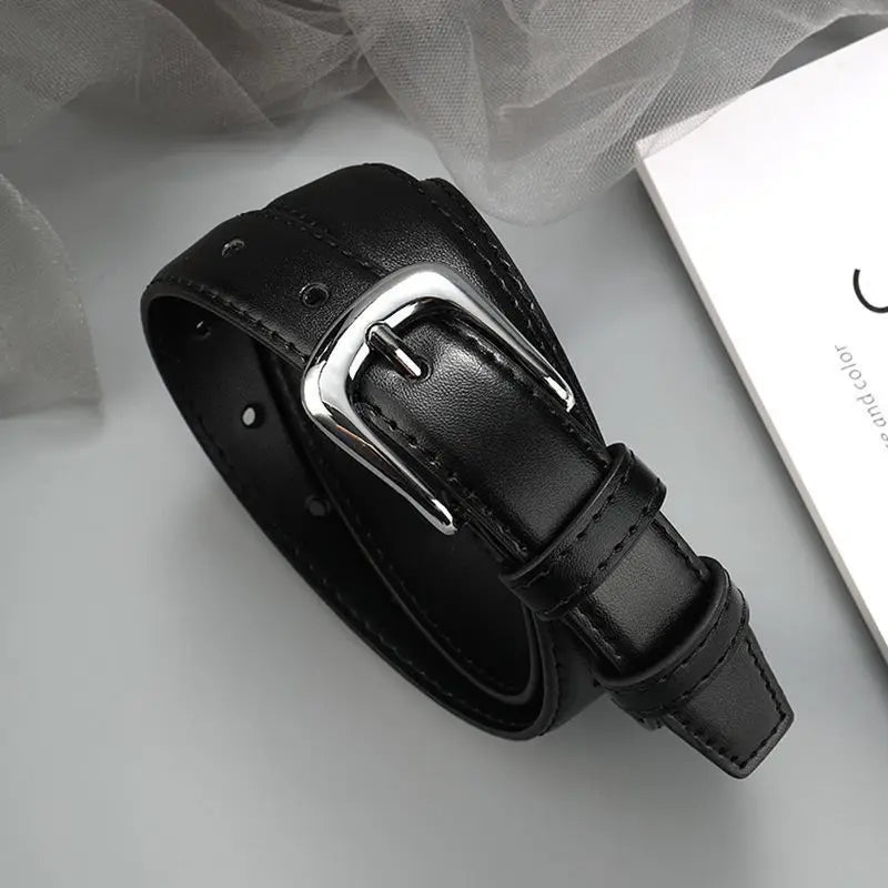 Klasyczny pasek ze srebrną zaokrągloną klamerką