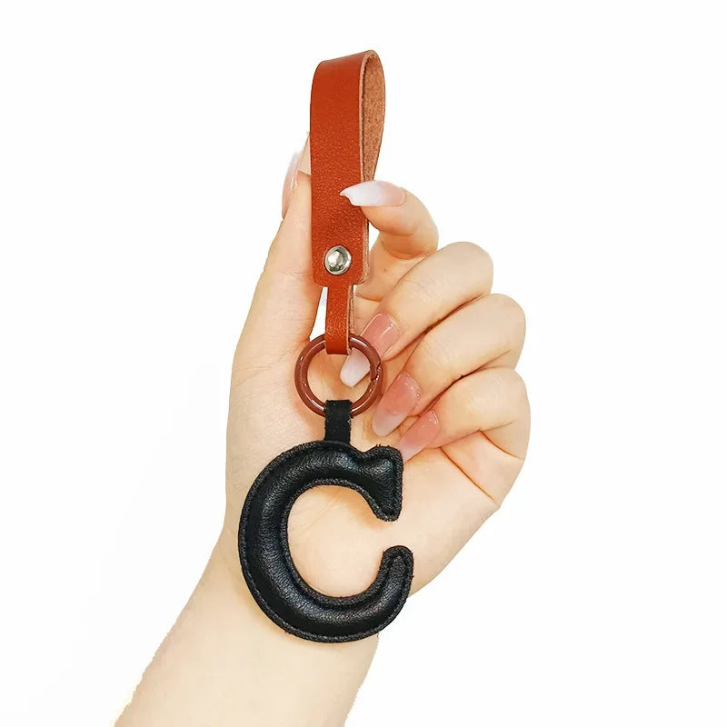 Skórzana zawieszka kolorowa literka