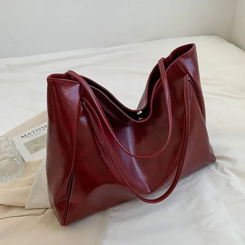 Lakierowana torba shopper