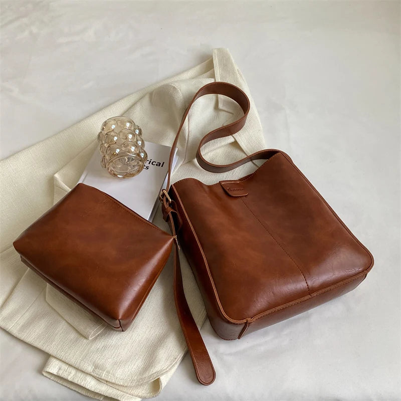 Klasyczna skórzana torebka z kosmetyczką w zestawie