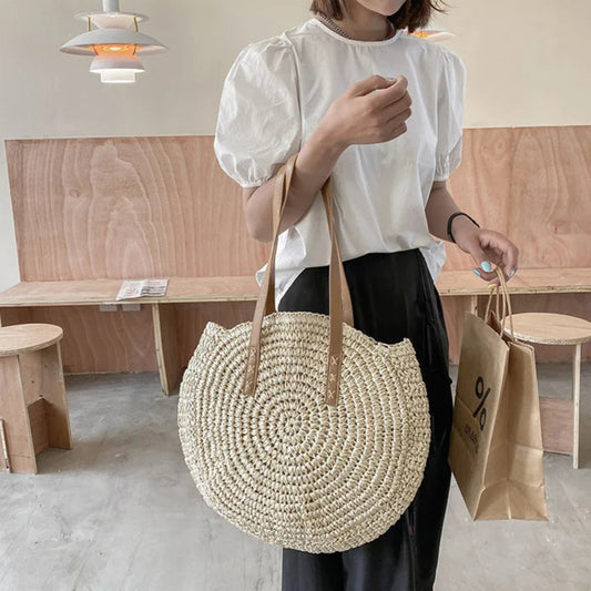 Okrągła torebka słomiana na ramię