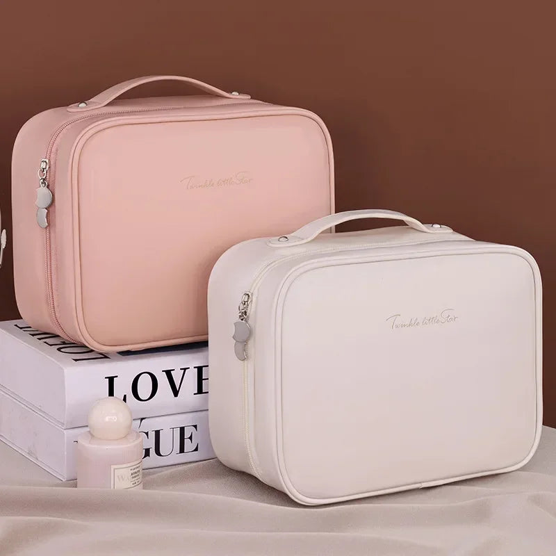 Pojemna kosmetyczka z uchwytem na rękę