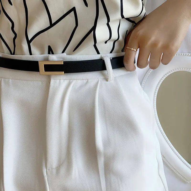 Elegancki pasek z ozdobną prostokątną klamerką