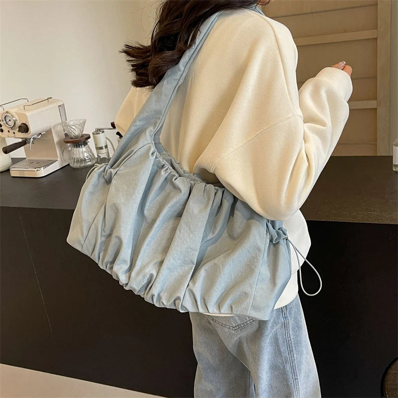 Nylonowa torebka na ramię z marszczeniem