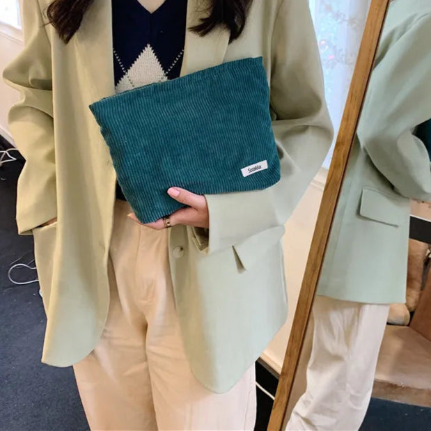 Prążkowana kosmetyczka na zamek