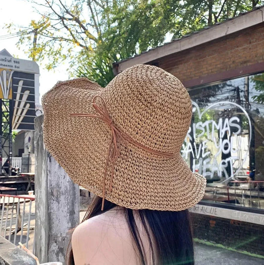 Słomiany kapelusz z kokardką