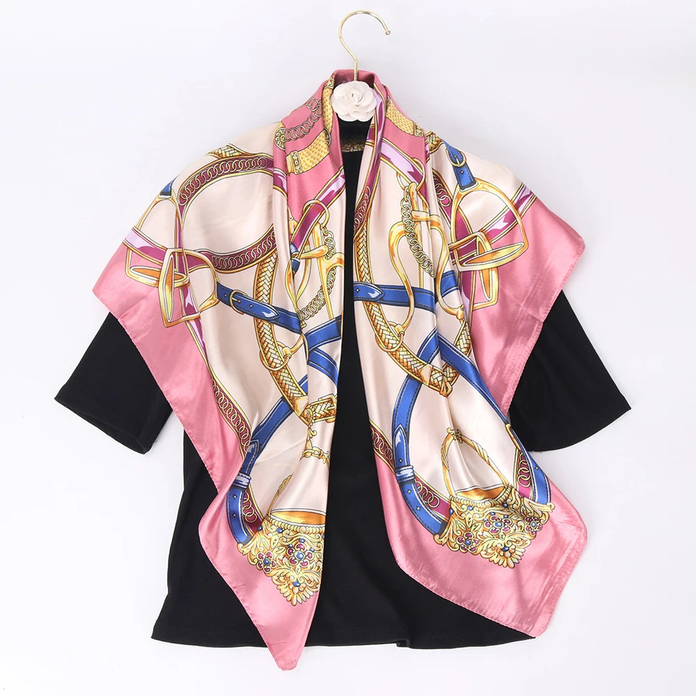 Satynowa chusta wzór biżuteryjny