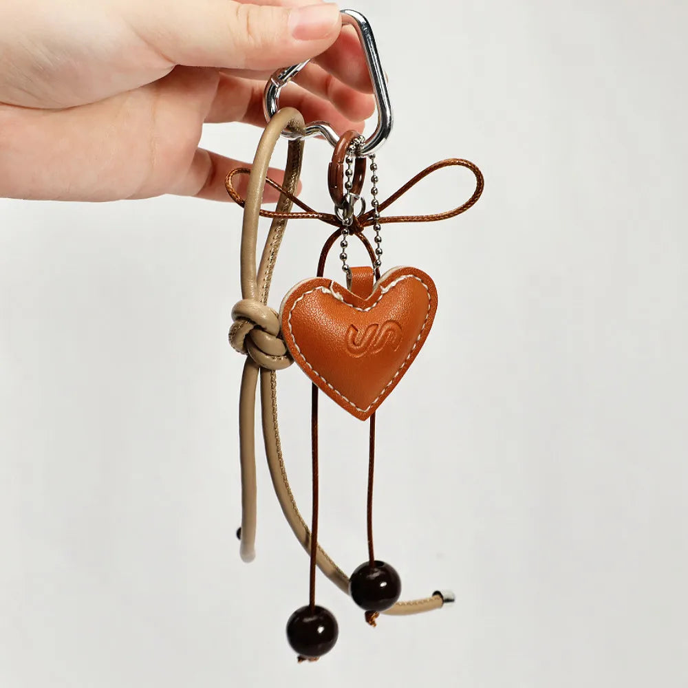 Zawieszka serduszko ze sznurkiem i kokardką