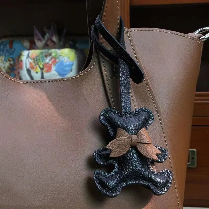 Zawieszka miś skórzany