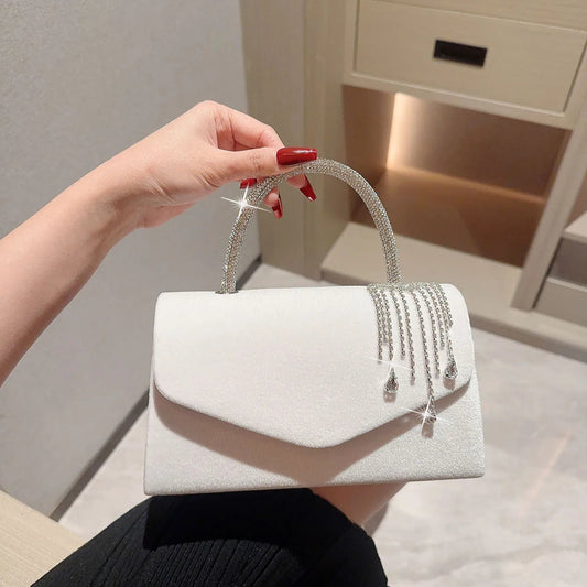 Elegancka torebka wieczorowa z kryształkami