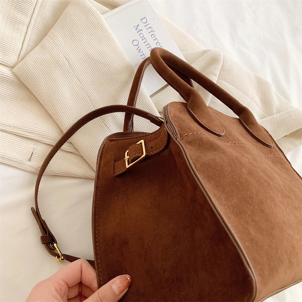 Duża zamszowa torebka shopper na pasku z rączkami