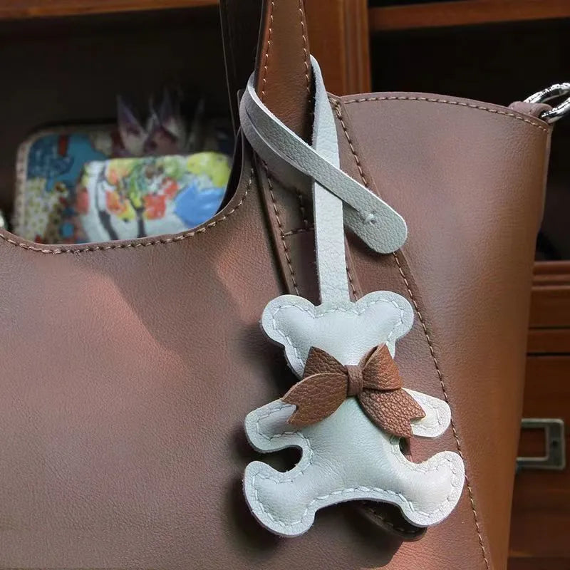 Zawieszka miś skórzany