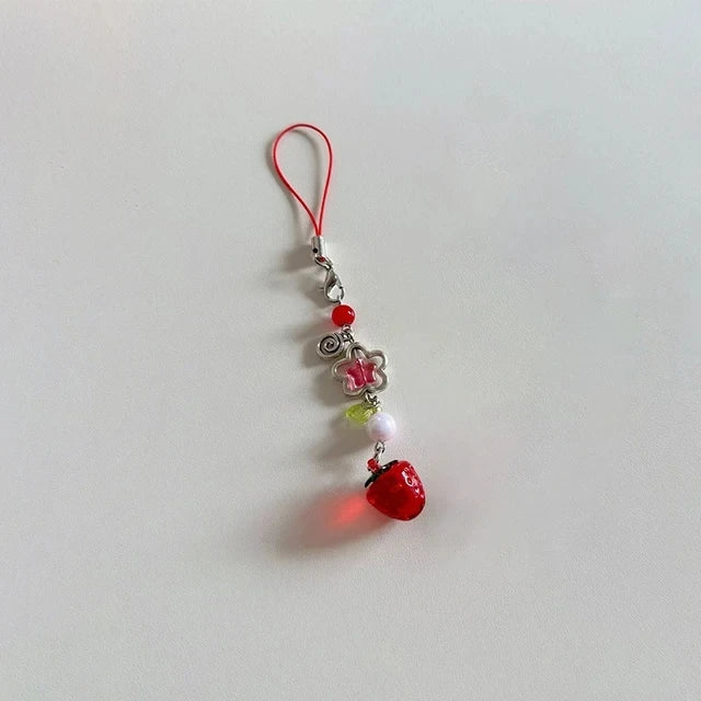 Delikatna zawieszka z truskawką