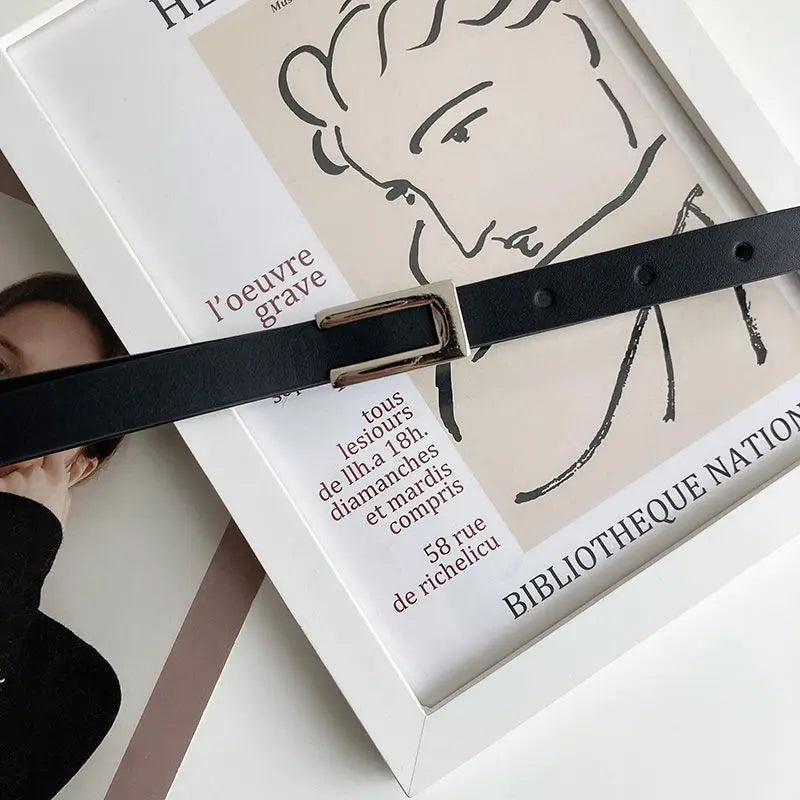 Elegancki pasek z ozdobną prostokątną klamerką