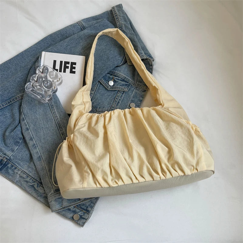 Nylonowa torebka na ramię z marszczeniem