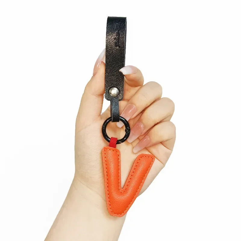 Skórzana zawieszka kolorowa literka