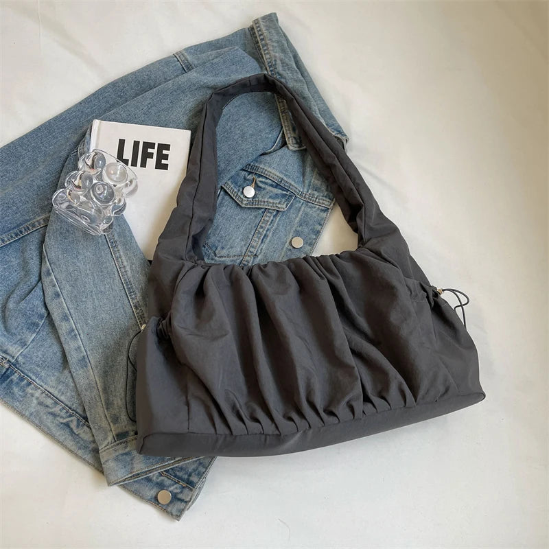 Nylonowa torebka na ramię z marszczeniem