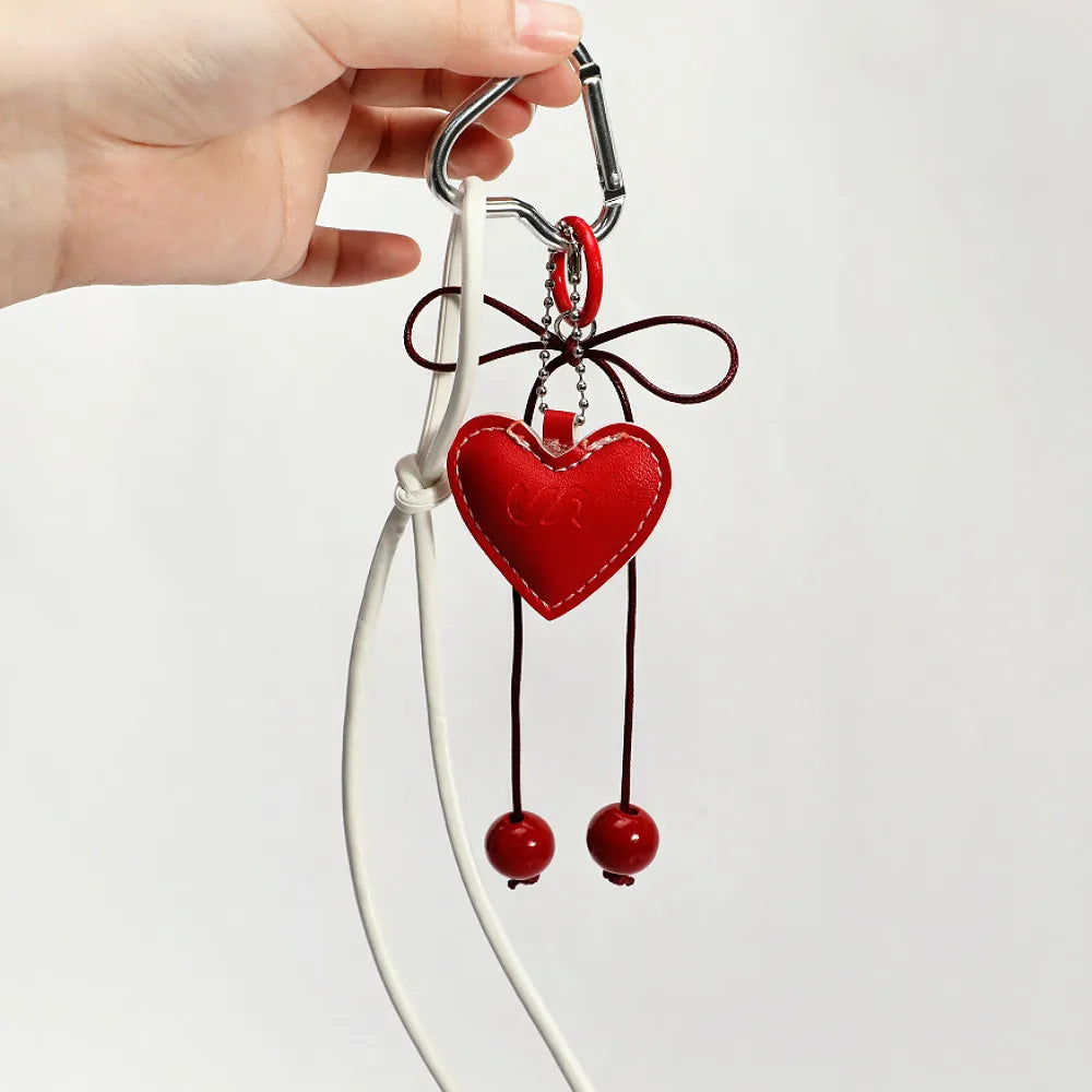 Zawieszka serduszko ze sznurkiem i kokardką