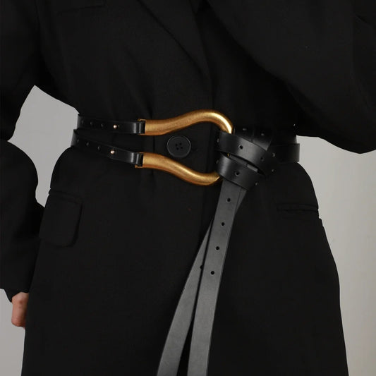 Ozdobny pasek z klamrą w kształcie podkowy