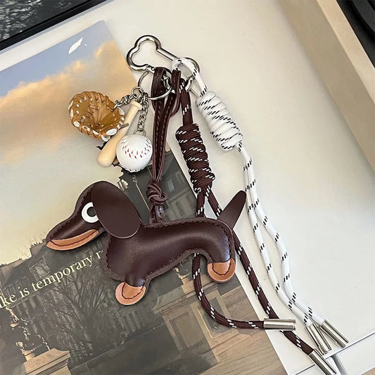 Zawieszka jamnik z piłką baseballową