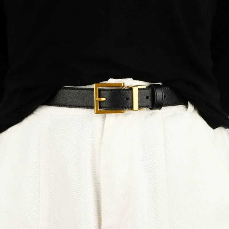 Elegancki skórzany pasek ze złotą kwadratową klamerką