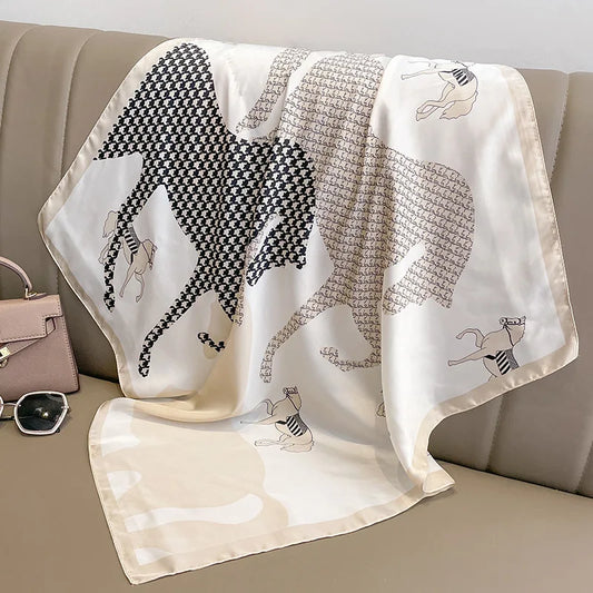 Satynowa chusta z motywem koni