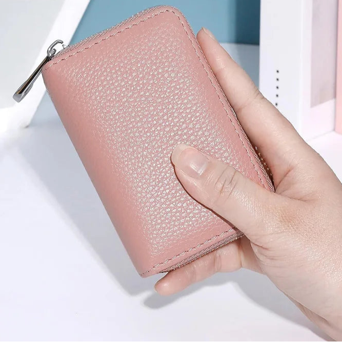 Klasyczne zapinane na zamek etui na karty