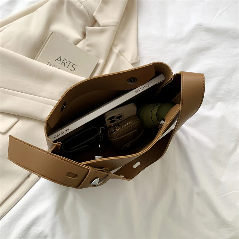 Klasyczna kwadratowa torba na ramię z kosmetyczką