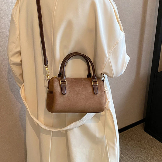 Mała torebka zamszowa