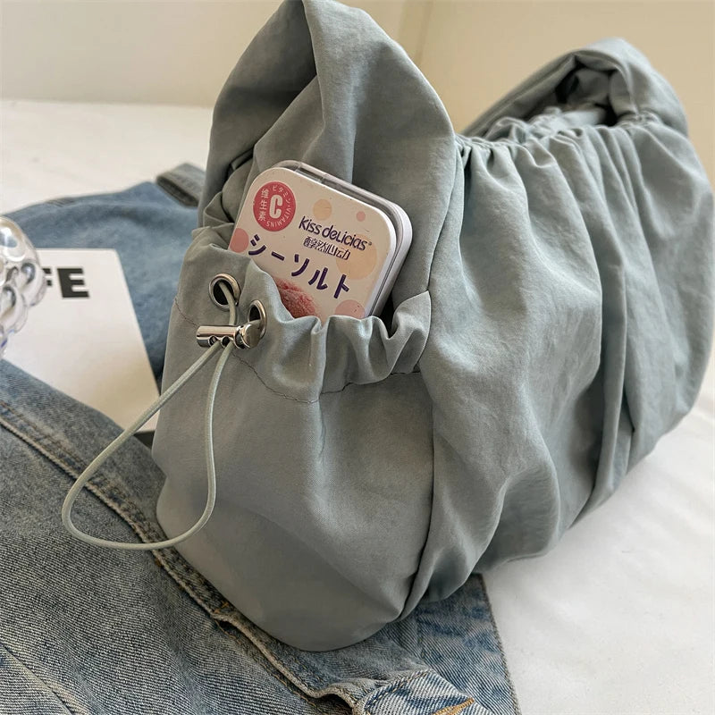 Nylonowa torebka na ramię z marszczeniem