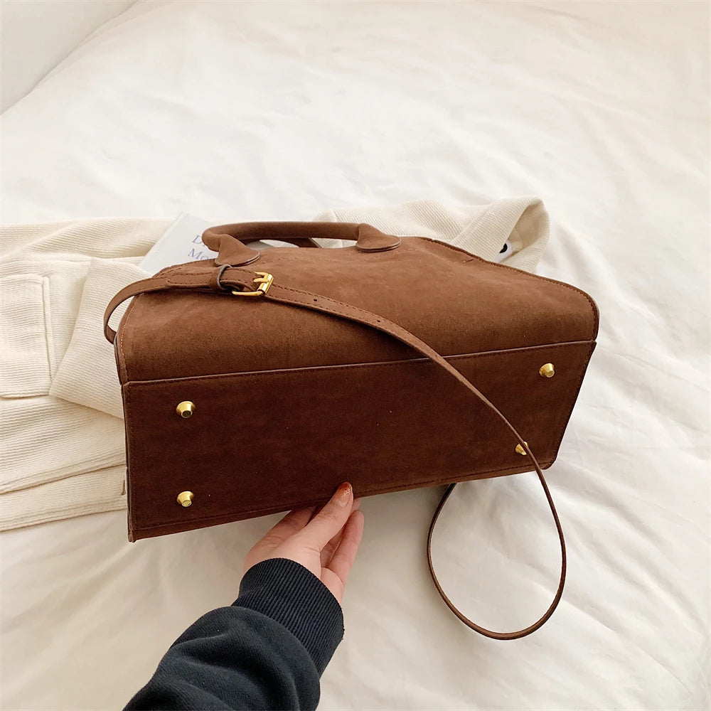 Duża zamszowa torebka shopper na pasku z rączkami