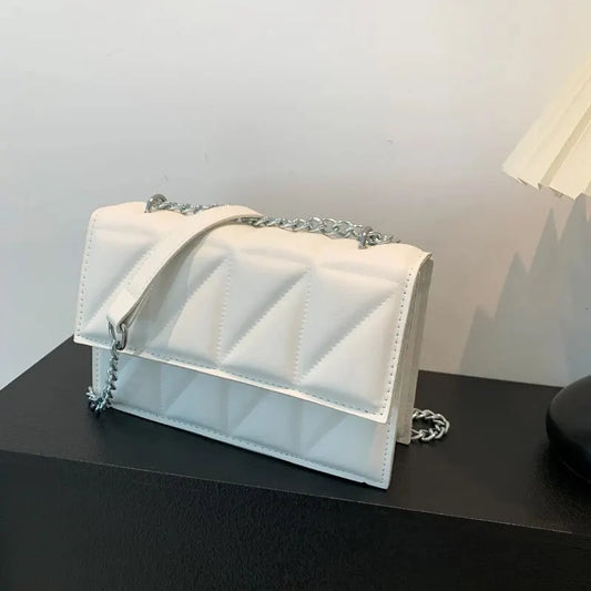 Torebka na łańcuszku z klapką