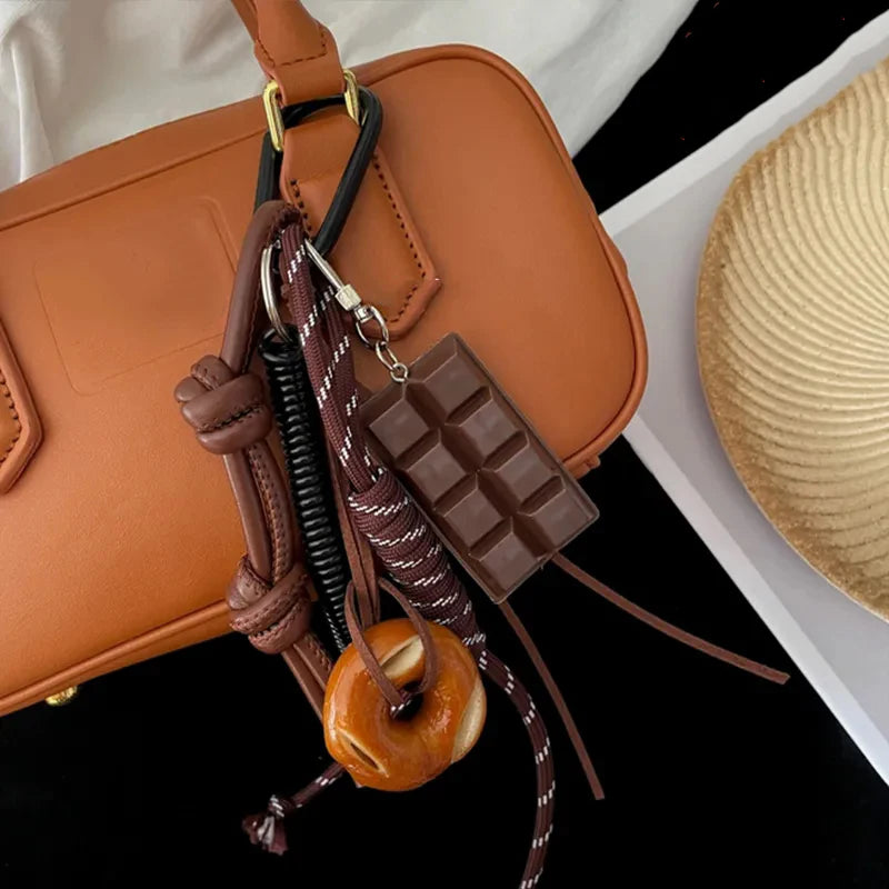 Zawieszka tabliczka czekolady, precel ze sznurkami