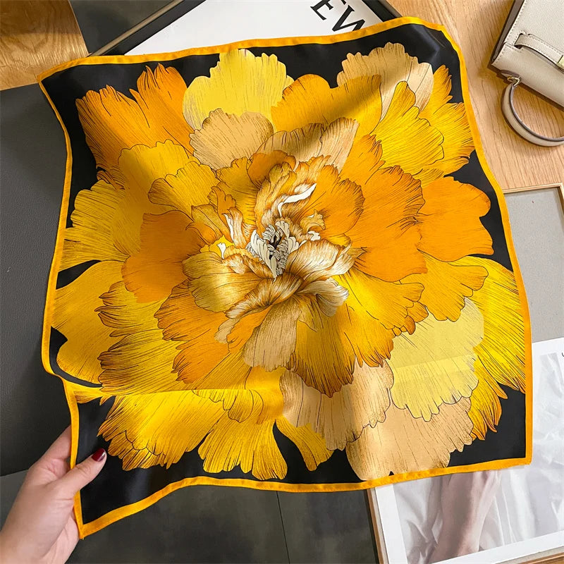 Jedwabna chusta z żółtym kwiatem