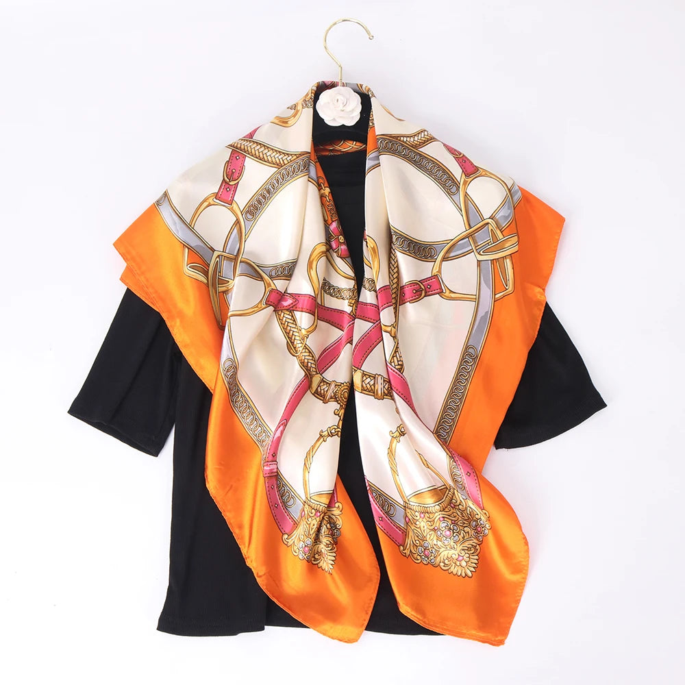 Satynowa chusta wzór biżuteryjny