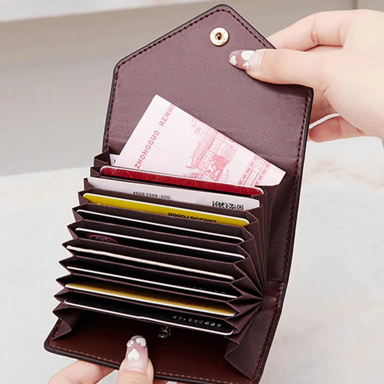 Klasyczne skórzane etui na karty