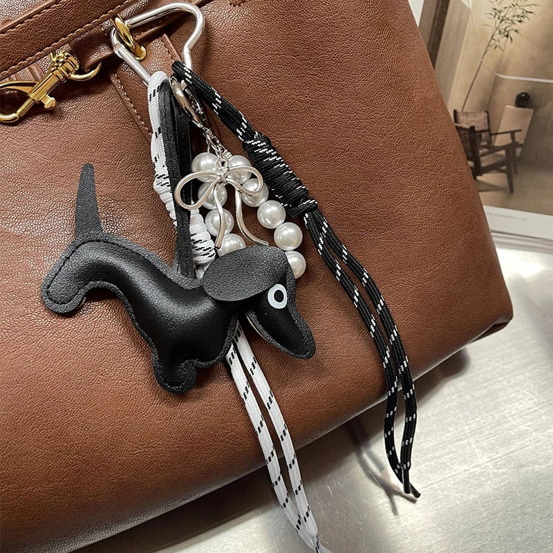 Zawieszka jamnik ze sznurkami