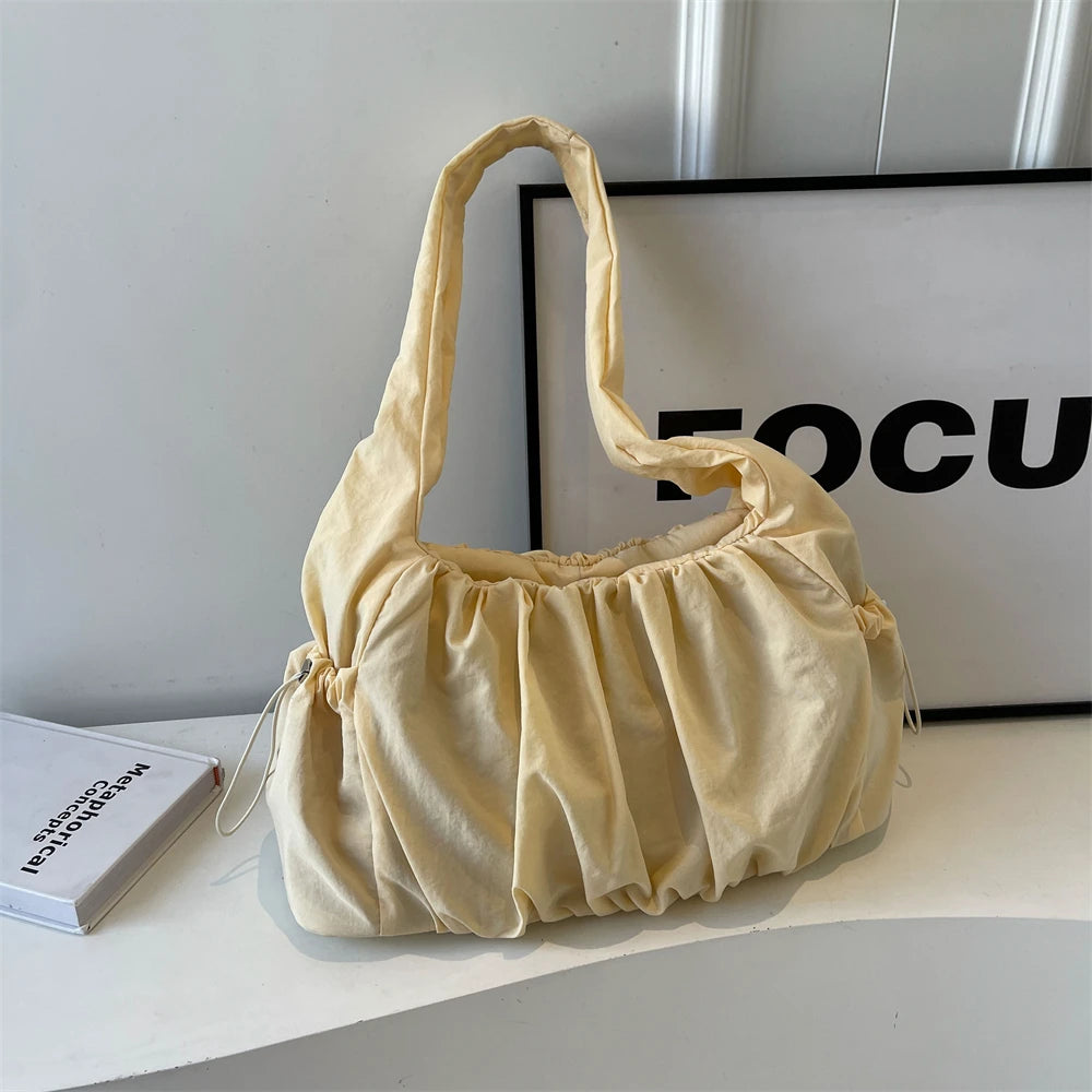 Nylonowa torebka na ramię z marszczeniem