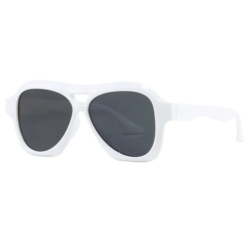 Retro okulary przeciwsłoneczne z kolorowymi szkłami