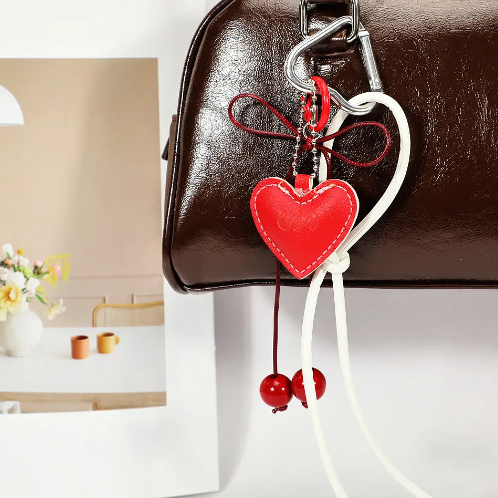 Zawieszka serduszko ze sznurkiem i kokardką