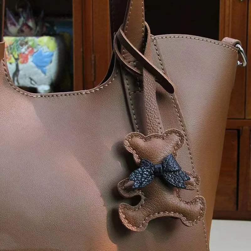 Zawieszka miś skórzany