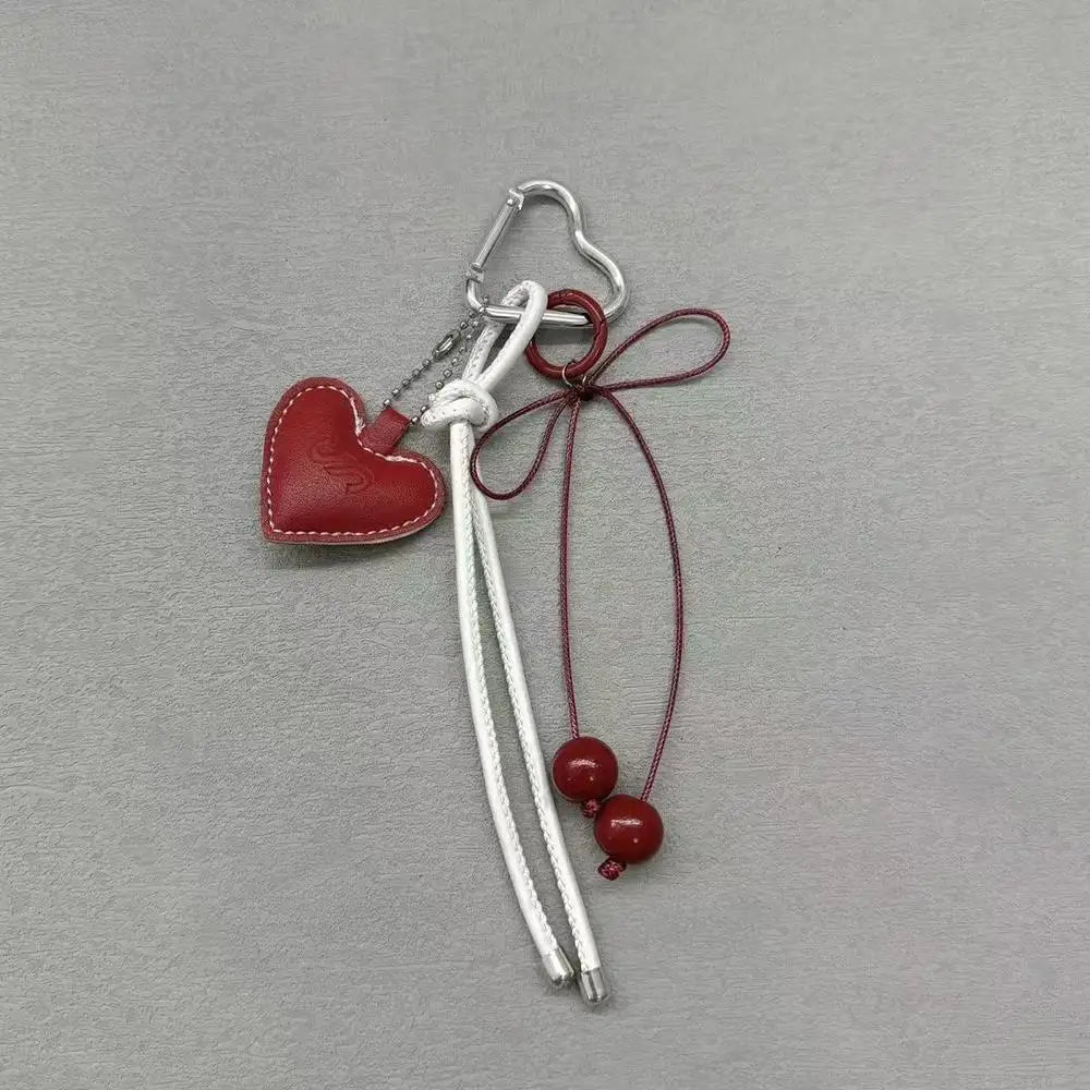 Zawieszka serduszko ze sznurkiem i kokardką