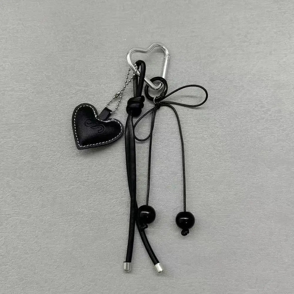 Zawieszka serduszko ze sznurkiem i kokardką