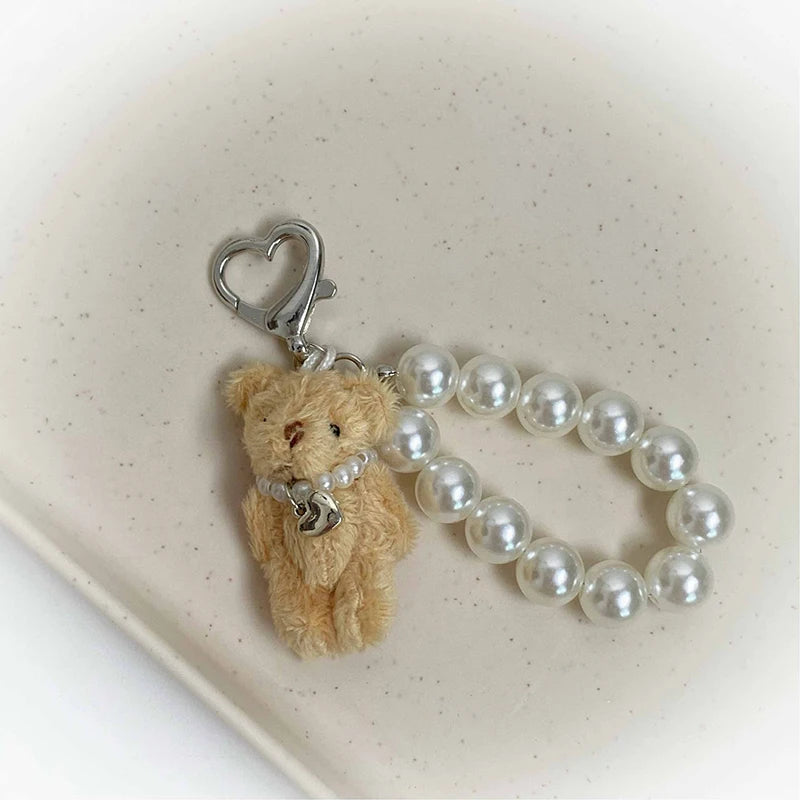 Zawieszka miś z perłowym łańcuszkiem