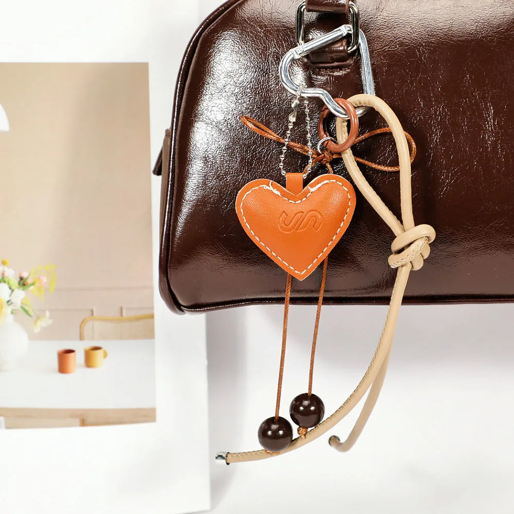 Zawieszka serduszko ze sznurkiem i kokardką